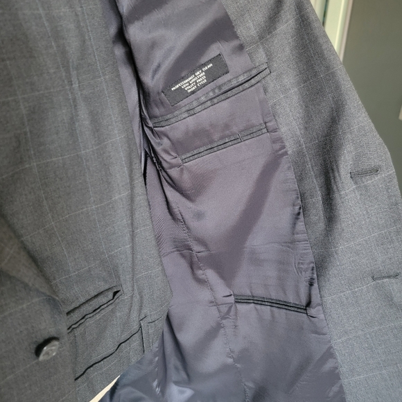 Jos A. Bank Suit Travelers Collection Mens 42R Jacket 38W x 28L Flat Front Pants - Picture 8 of 15